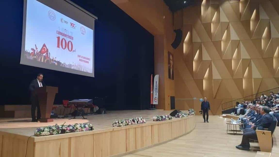 Cumhuriyetin kuruluşunun 100. yılı Şehit ve Gazilerimizi anma İL PROGRAMINI Nihat Zeybekçi Kültür Merkezinde gerçekleştirdik.